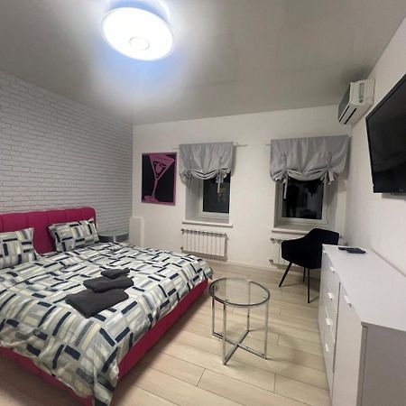 Apartment on Ovanesa Tumanyana 1a, Levoberezhnaya metro station Kiev Bagian luar foto