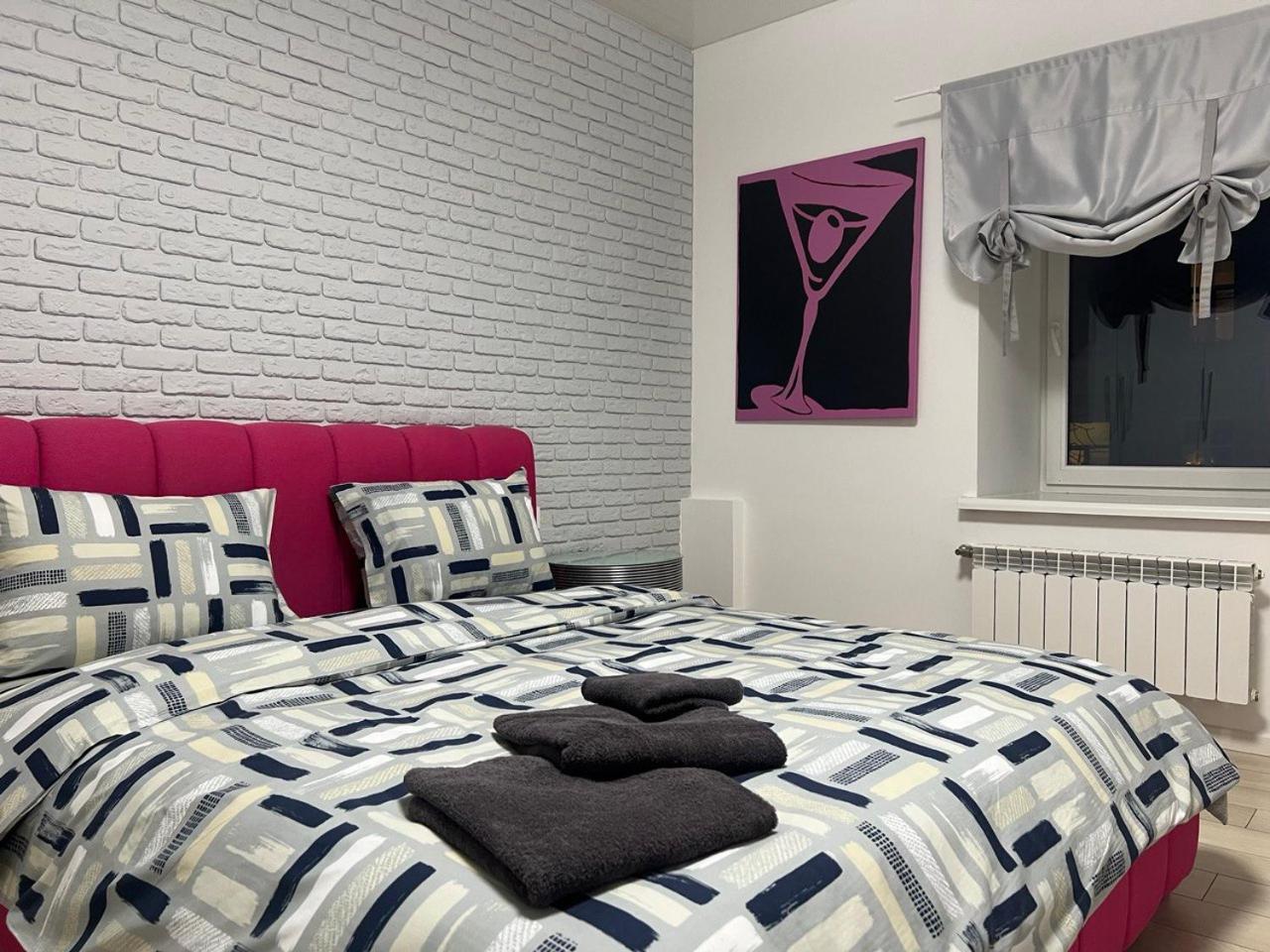 Apartment on Ovanesa Tumanyana 1a, Levoberezhnaya metro station Kiev Bagian luar foto