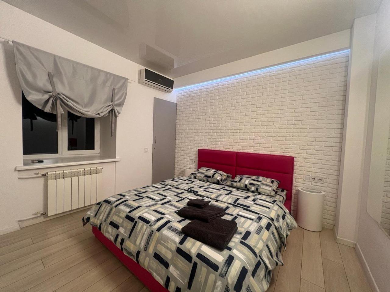 Apartment on Ovanesa Tumanyana 1a, Levoberezhnaya metro station Kiev Bagian luar foto