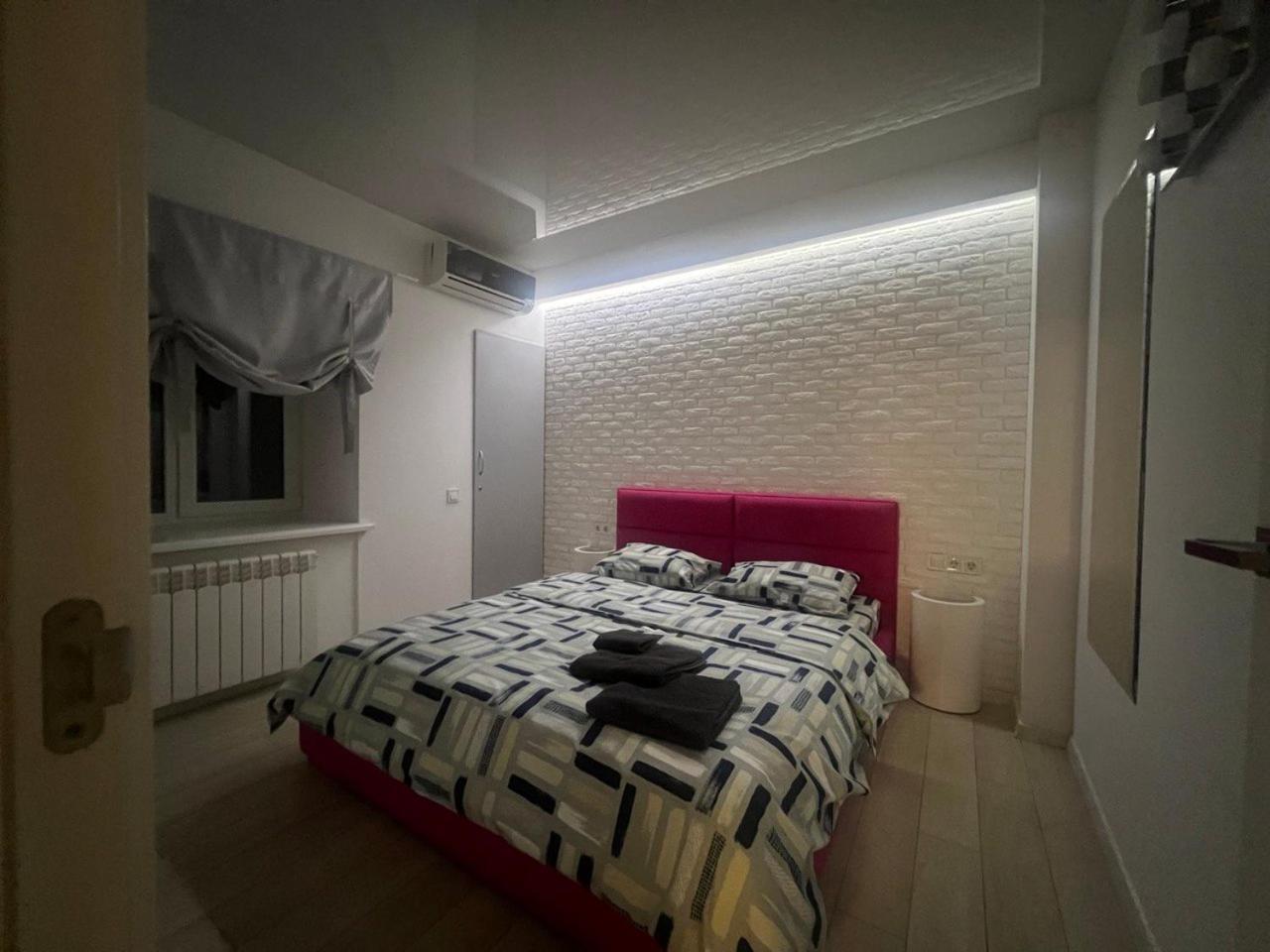 Apartment on Ovanesa Tumanyana 1a, Levoberezhnaya metro station Kiev Bagian luar foto